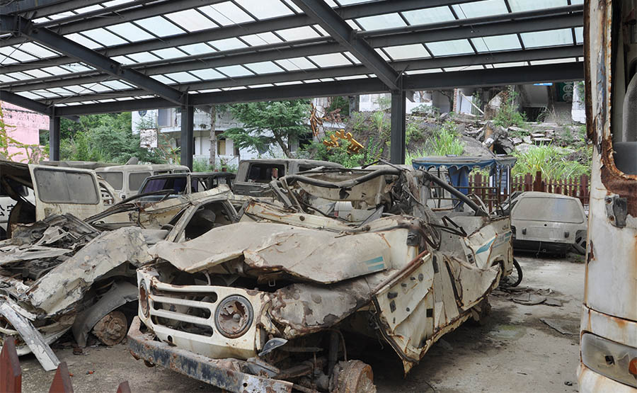 The remnants of vehicles in Old Beichuan. (Photo: Ramiro Santana)