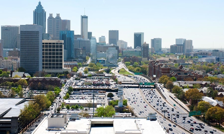 Downtown Atlanta skyline with traffic on the I-75/I-85 Downtown Connector. (Photo: Fitrah Hamid)