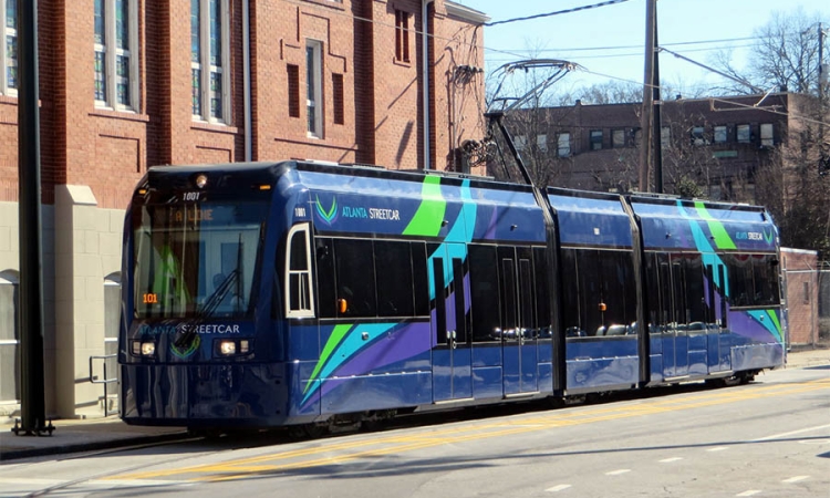 The Atlanta Streetcar near the original Ebenezer Baptist Church in Atlanta. Georgia Tech researchers have developed a way to improve the timing of the streetcar, eliminating the need for schedules and reducing passenger wait time. (Photo: Spmarshall42 / Wikimedia Commons)
