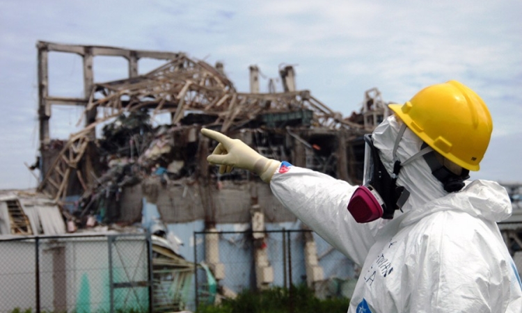 International Atomic Energy Agency fact-finding team leader Mike Weightman examines Reactor Unit 3 at the Fukushima Daiichi Nuclear Power Plant on May 27, 2011. The team assessed damage from an earthquake and tsunami in March 2011 that caused three reactors at the plant to meltdown. (Photo: Gregg Webb / International Atomic Energy Agency)